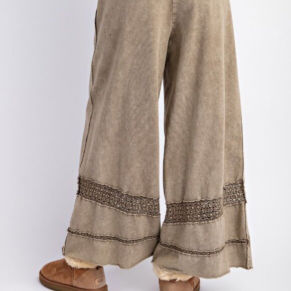 EASEL 2 PC SET TAUPE MED OR LARGE CROCHET ACCENT - Picture 2 of 3